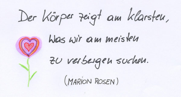 der-koerper-zeigt-es-klar-web Ein Zitat in Handschrift, das besagt: Der Körper zeigt am klarsten, was wir am meisten zu verbergen suchen (Marion Rosen)